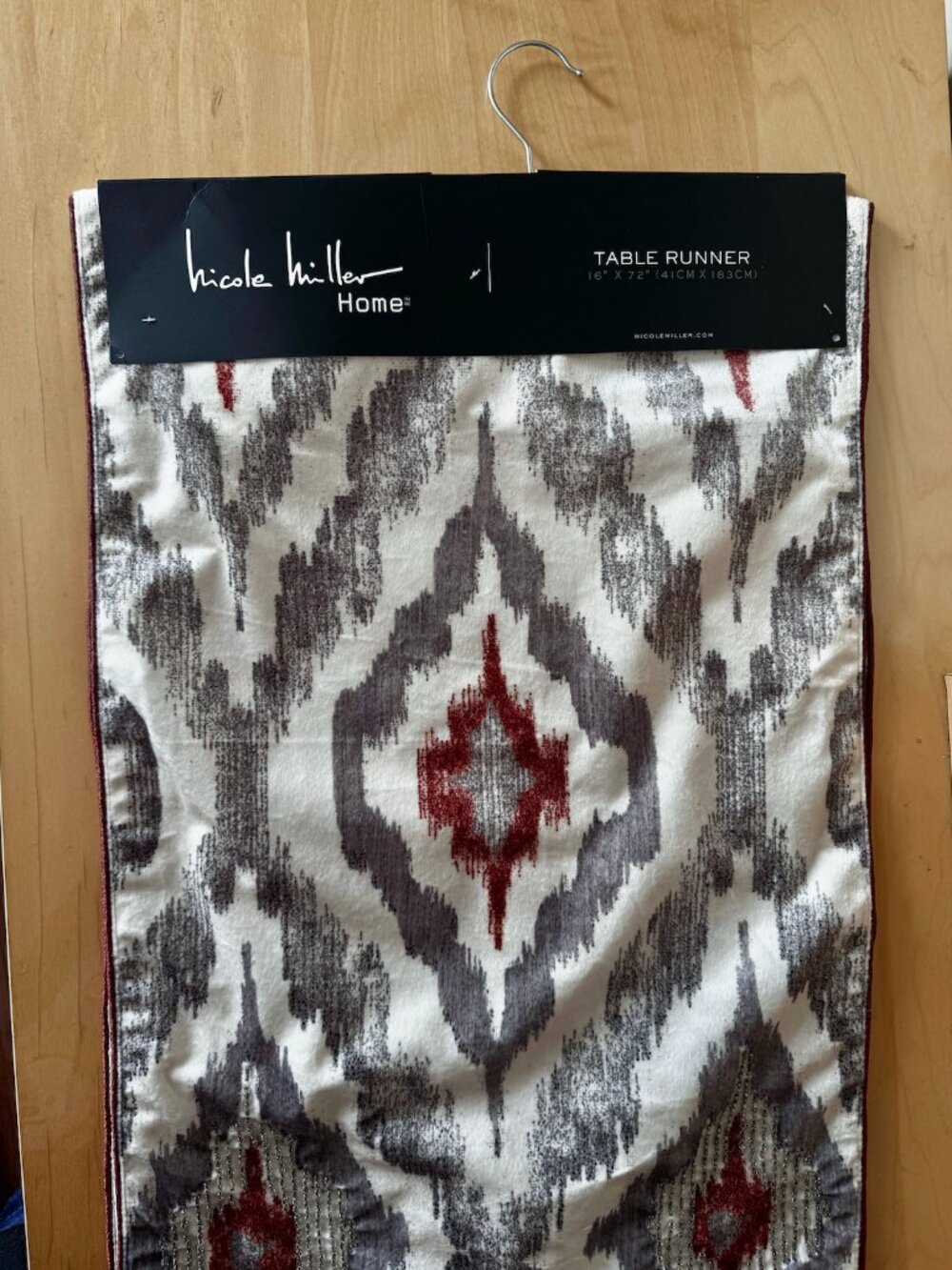 Nicole Miller Home Patterned Table Runner In White Grey And Red (41 by 183 CM)
